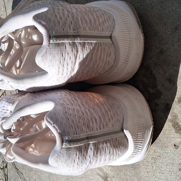 Nike Women's Zoom Winflo 5 Running Shoe - Picture 5 of 9